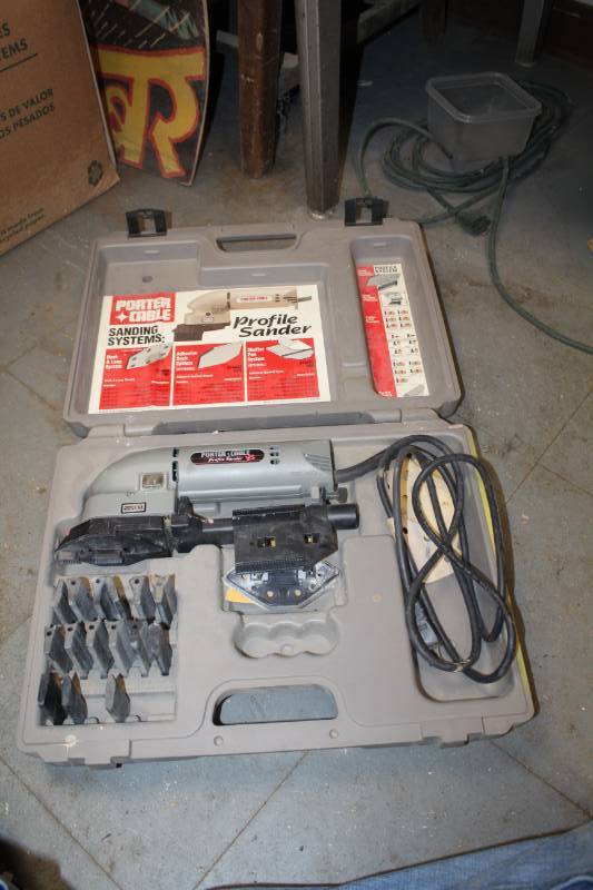 lot 601 image: Porter-Cable Profile Sander w Case, Bits