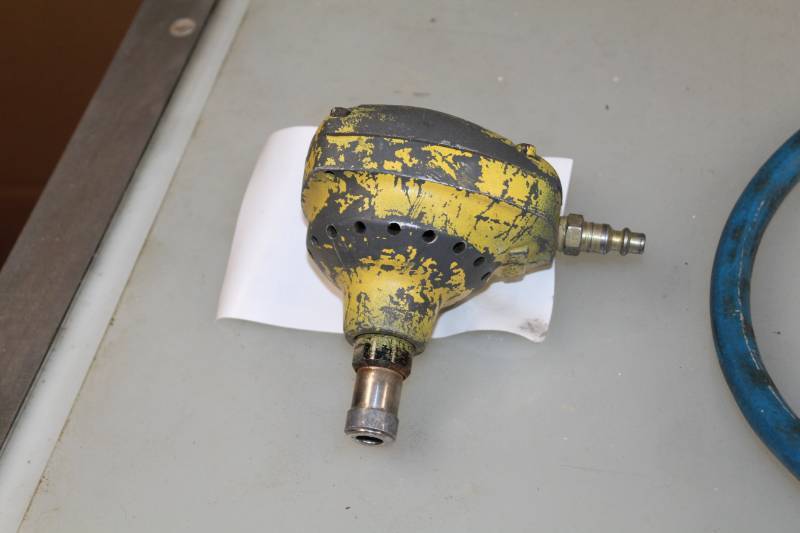 lot 662 image: Senco Pneumatic Palm Tool