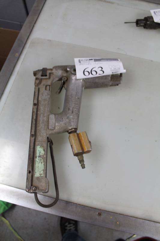 lot 663 image: Pneumatic Stapler