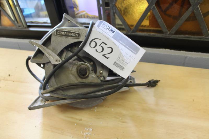 lot 652 image: Craftsman Industrial Rated Electric Hand Saw