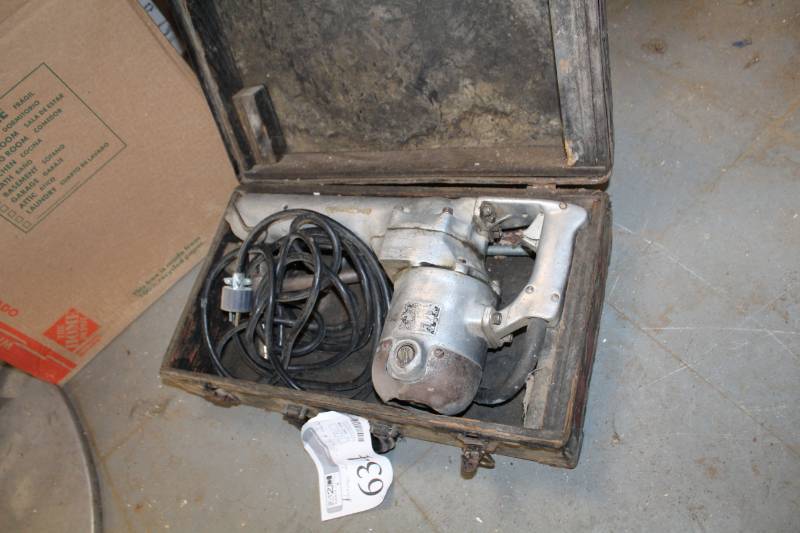 lot 634 image: Black & Decker Hammer Drill w Case