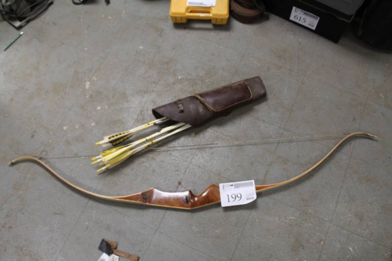 lot 199 image: Bear Bow w Quiver