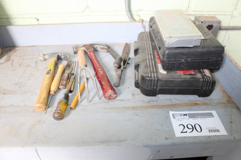 lot 290 image: Hammers, Chisels, Pencil, Yard Tools, Socket Set Tool Cases