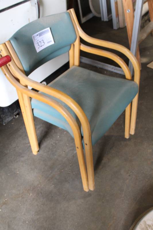 lot 323 image: Lot of (2) Padded Chairs