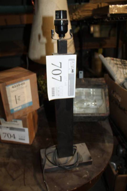 lot 707 image: Table Lamp
