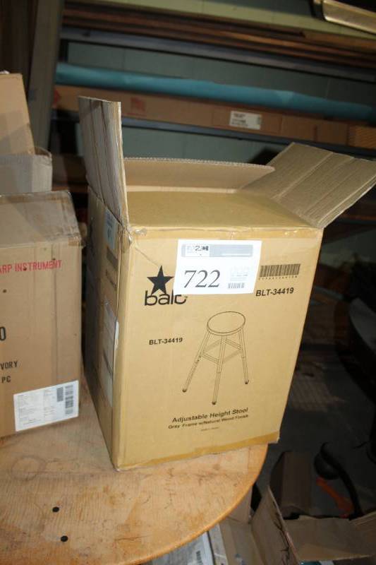 lot 722 image: Adjustable Height Stool