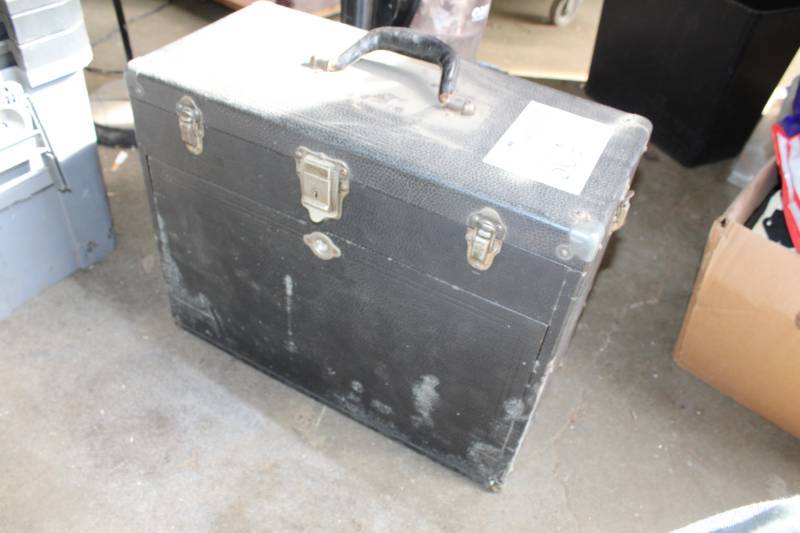 lot 304 image: Vintage Wood Tool Box w 10-Drawers