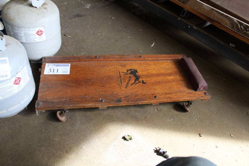 lot 311 image: Mustang 2524 Floor Creeper