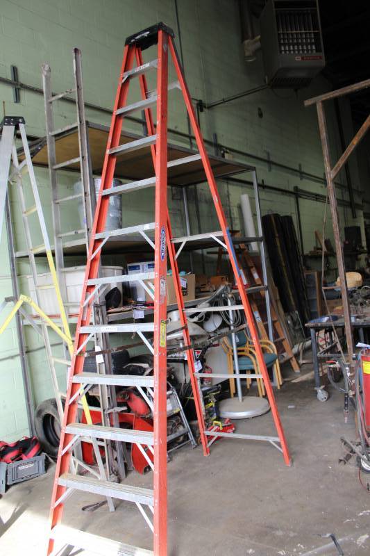 lot 300 image: Werner 12ft. Heavy Duty Professional Fiberglass Step Ladder
