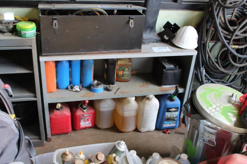 lot 332 image: Metal Shelf