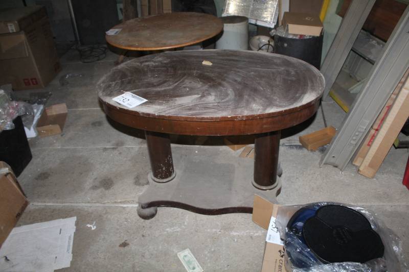 lot 732 image: Oval Table