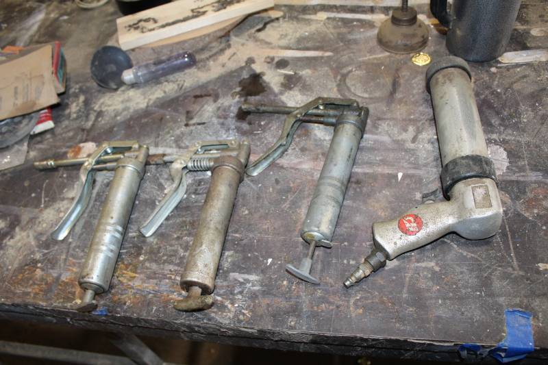 lot 368 image: Lot of (4) Grease Guns - Manual, Pneumatic