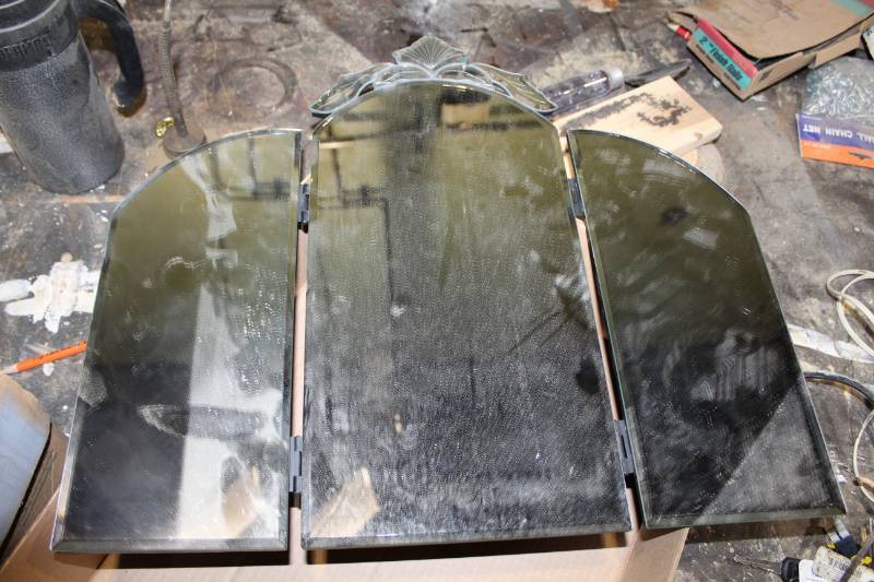 lot 360 image: Really Beautiful 3-Panel Mirror
