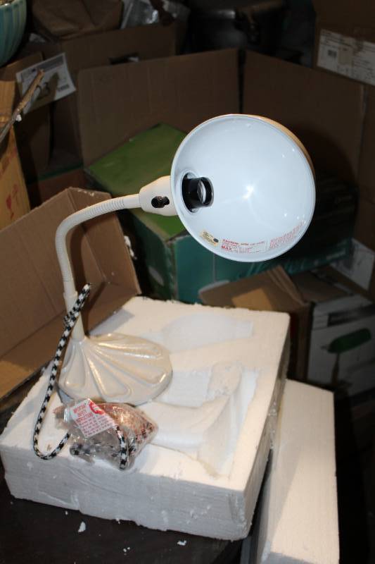 lot 763 image: Lot of (2) Gooseneck Table Lamps