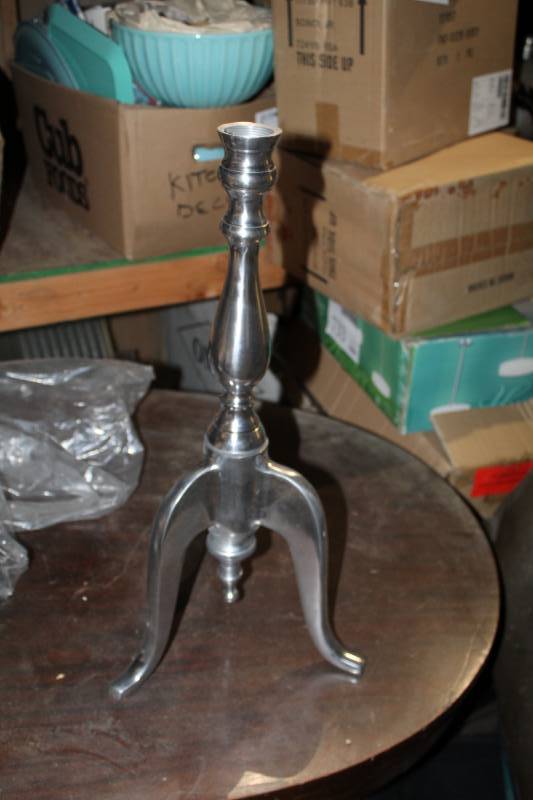 lot 727 image: Lot of (2) Metal Stands