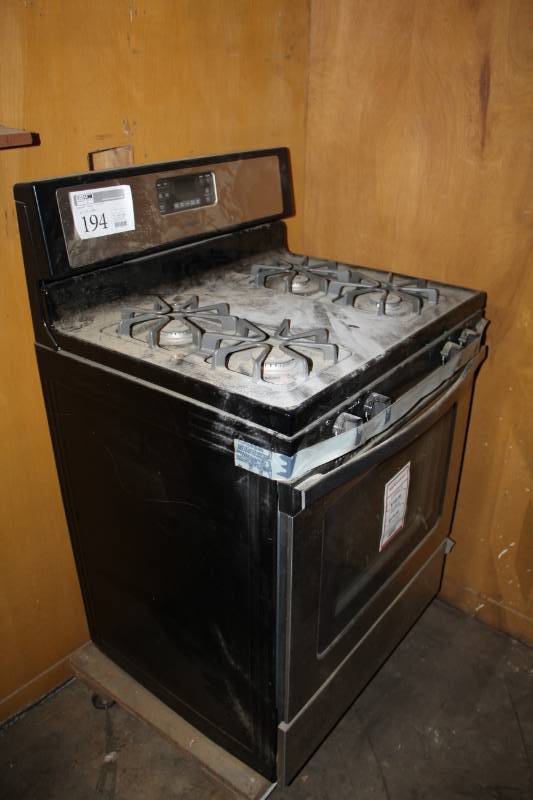 lot 194 image: Whirlpool Range w Oven