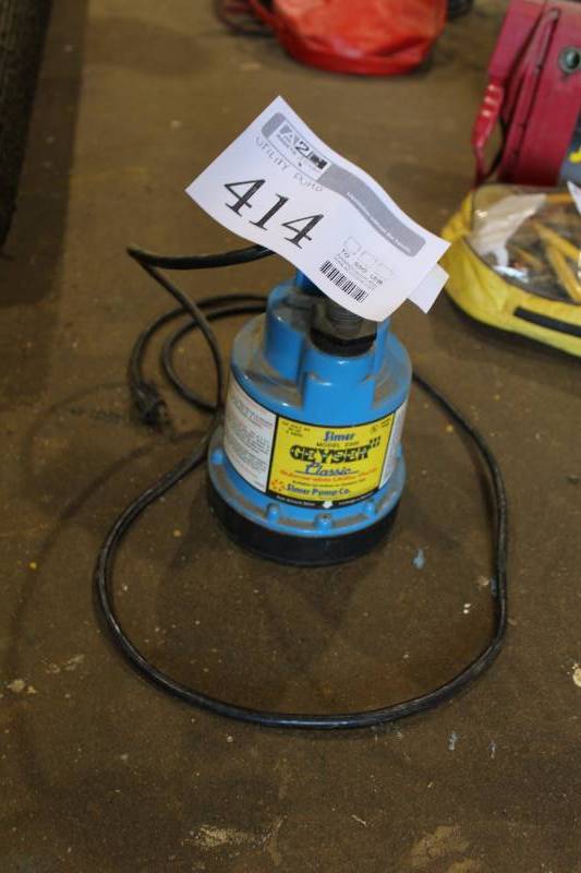 lot 414 image: Simer Geyser Classic Submersible Utility Pump