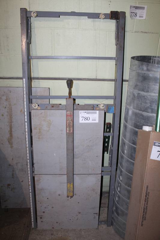 lot 780 image: Collapsible Saw Table w Extension