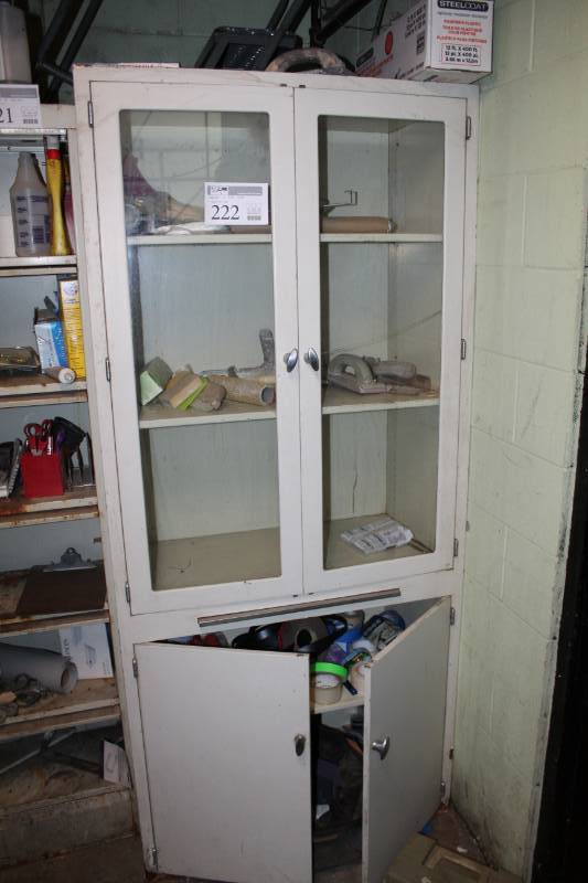 lot 222 image: Cabinet w Glass Doors