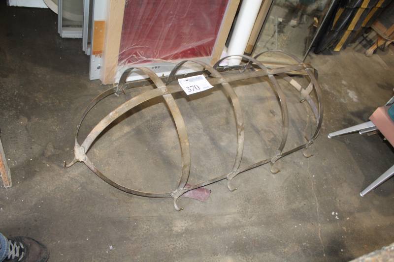 lot 370 image: Hanging Utility Rack