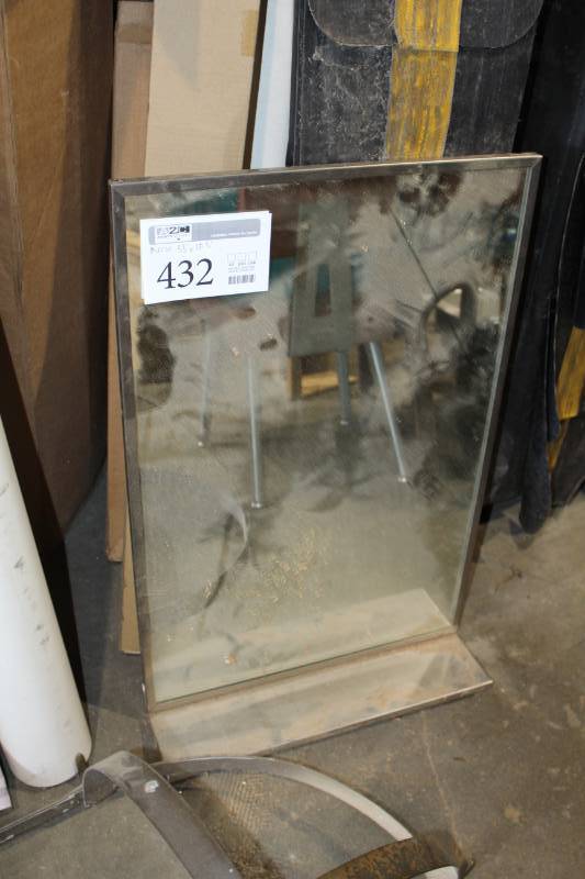 lot 432 image: Mirror
