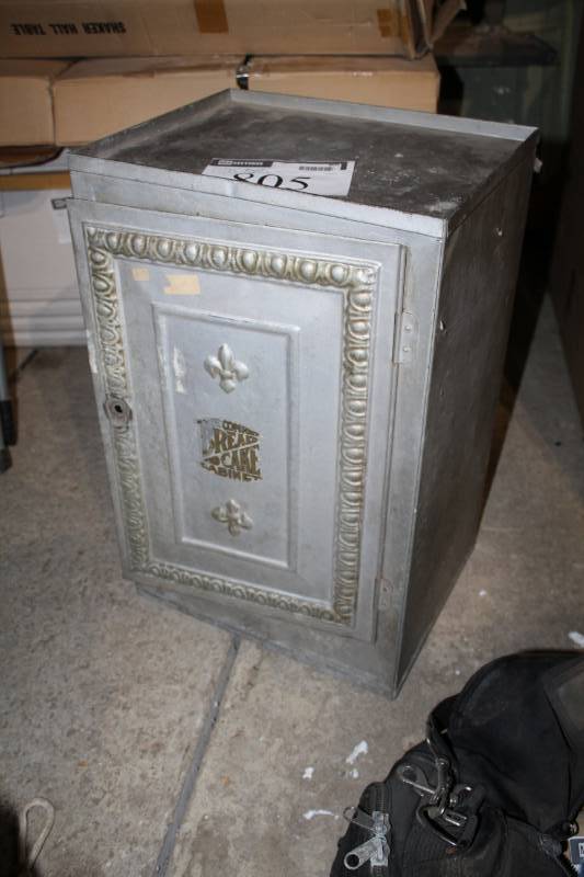 lot 805 image: Vintage Bread & Cake Cabinet
