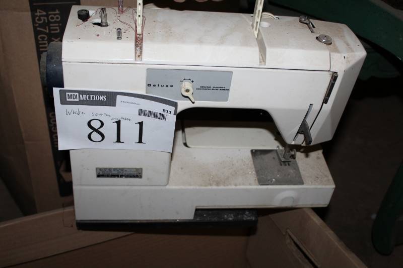 lot 811 image: Sewing Machine
