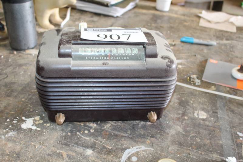 lot 907 image: Vintage Stromberg-Carlson Radio