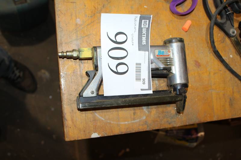 lot 909 image: Pneumatic Stapler