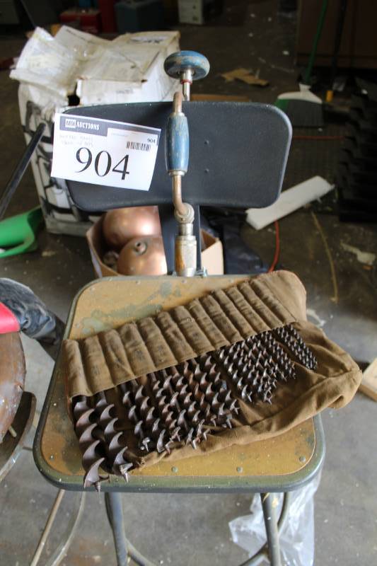lot 904 image: Vintage Hand Drill, Drill Bits
