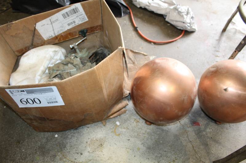 lot 600 image: Fishing Equipment
