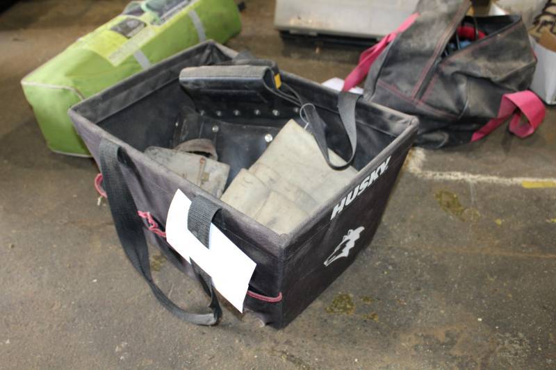 lot 399 image: Utility Bags