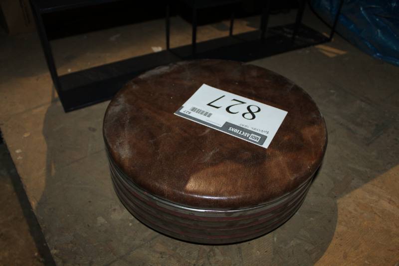 lot 827 image: Barstool Seat