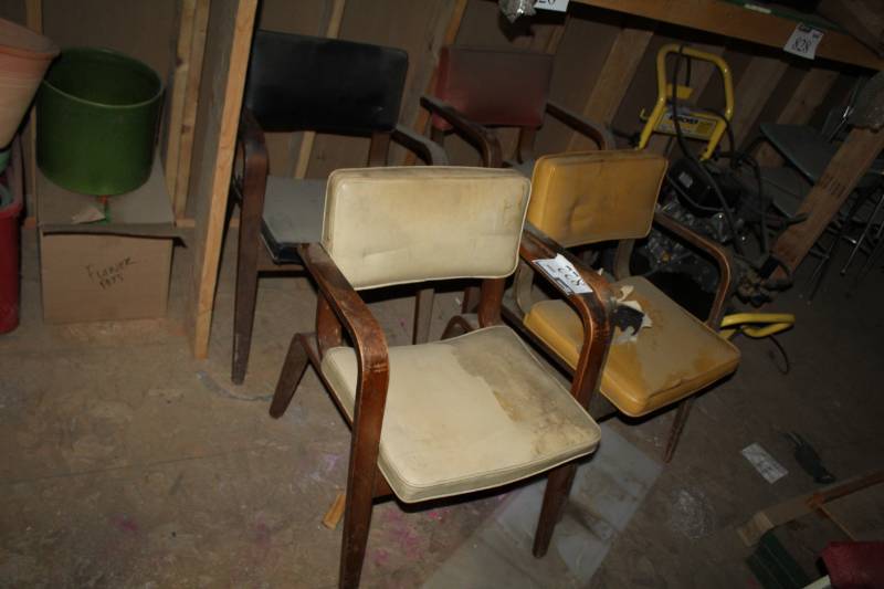 lot 822 image: Lot of (4) Leather Office Chairs