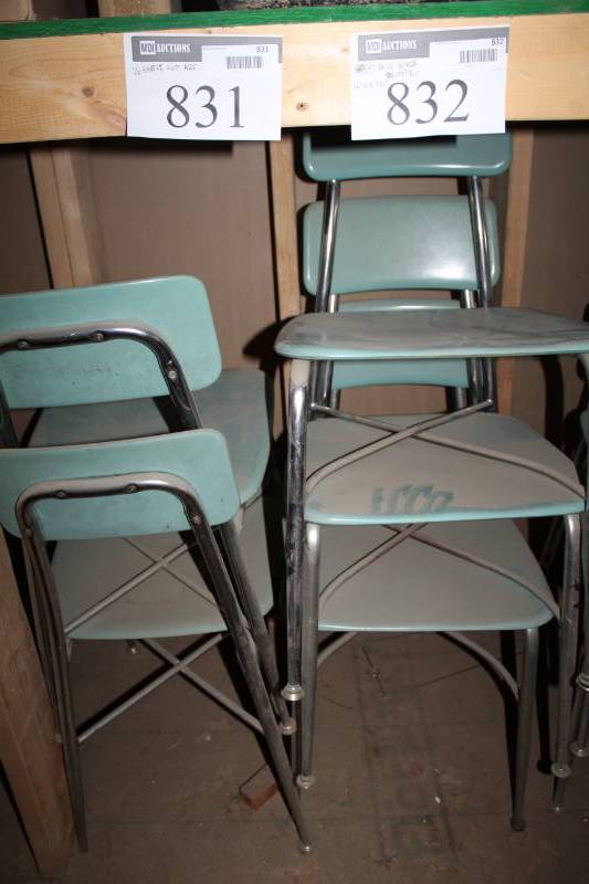 lot 832 image: Lot of (5) School Chairs