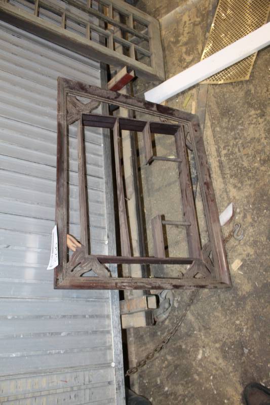 lot 566 image: Wood Shadow Box