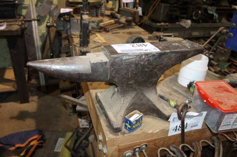 lot 482 image: Anvil