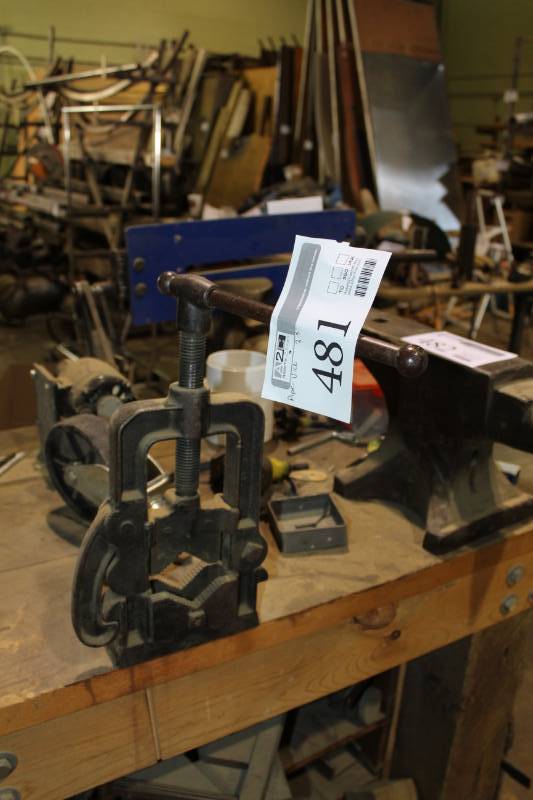 lot 481 image: Pipe Vise