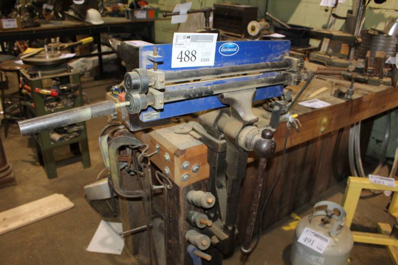 lot 488 image: Motorized Roller w 5.5in. Bite Vise Grip