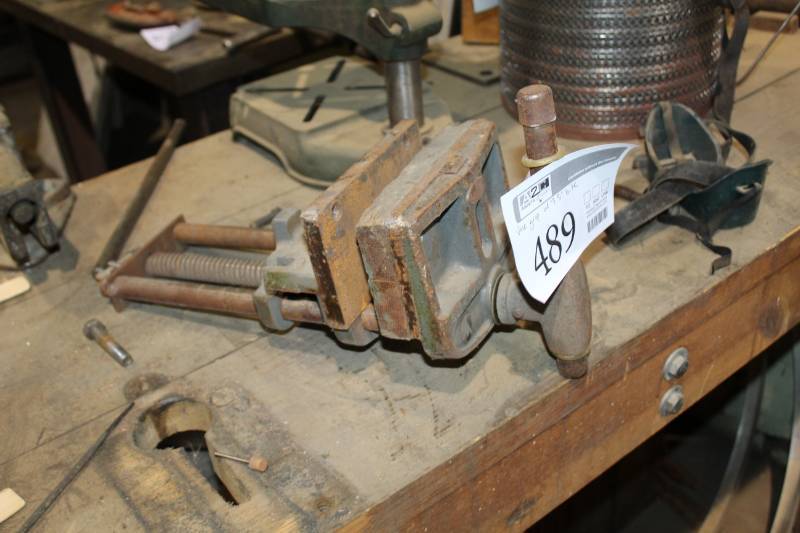 lot 489 image: Vise Grip w 7.5in. Bite