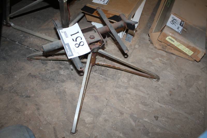 lot 851 image: Metal Stand