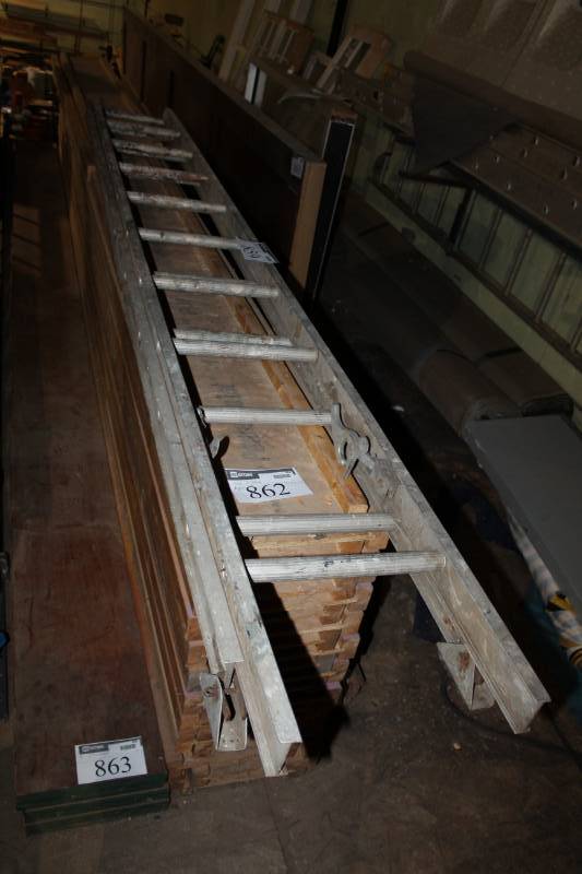lot 859 image: 10ft. Aluminum Extension Ladder