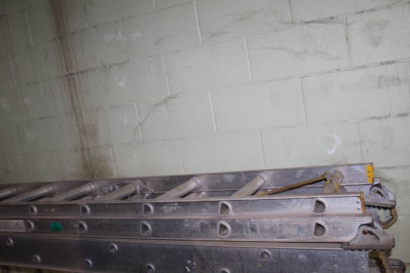 lot 858 image: Werner 18ft. Aluminum Extension Ladder