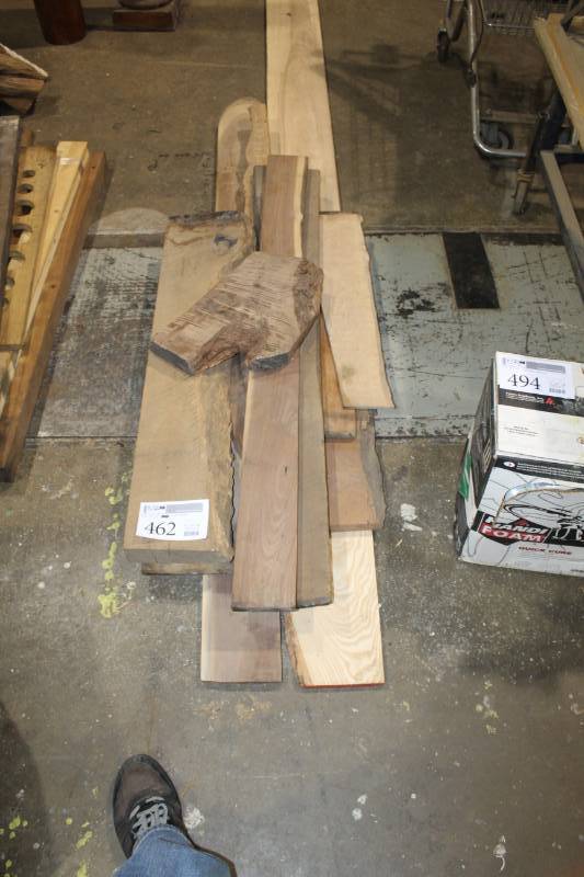 lot 462 image: Live Edge Wood