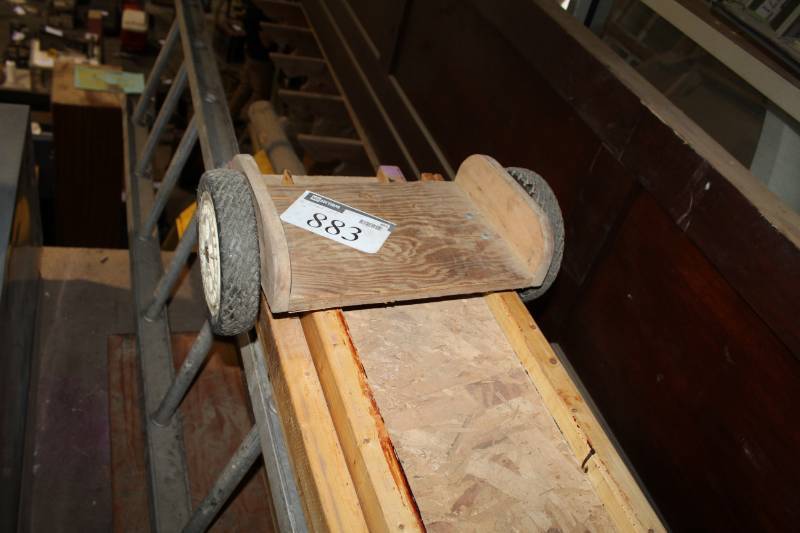 lot 883 image: 2-wheel Dolly