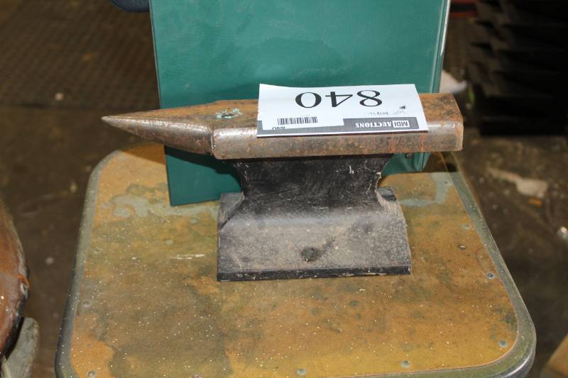 lot 840 image: Anvil