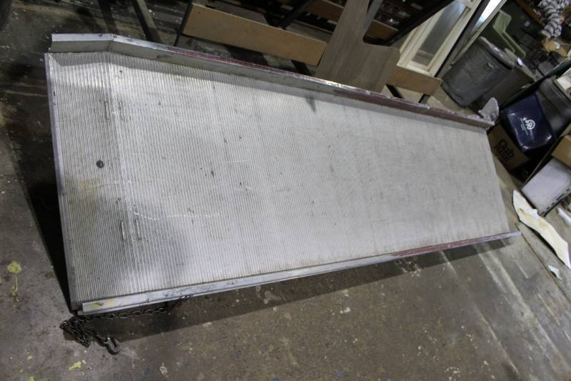 lot 568 image: Loading Ramp
