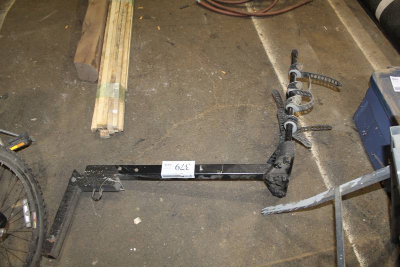 lot 379 image: Thule 4-Bike Rack w Hitch