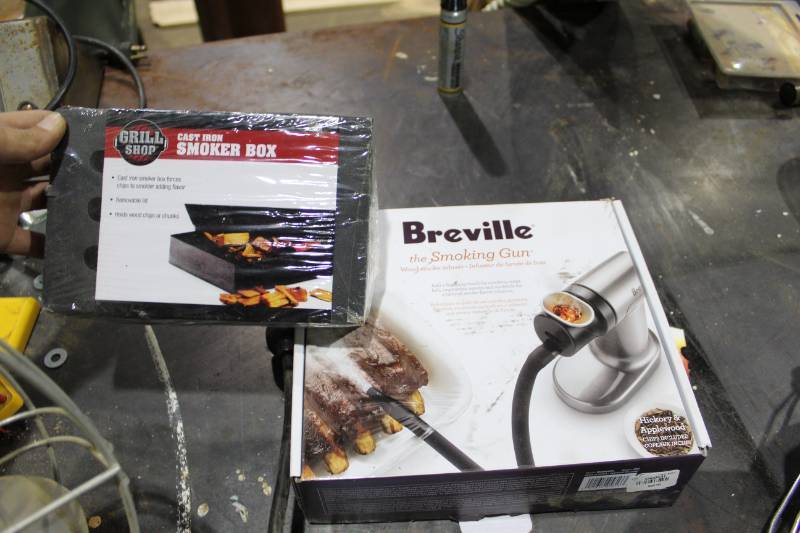 lot 452 image: Breville Smoker Box, Smoker Gun