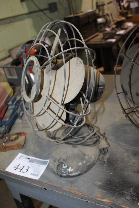 lot 443 image: Westinghouse Table Fan